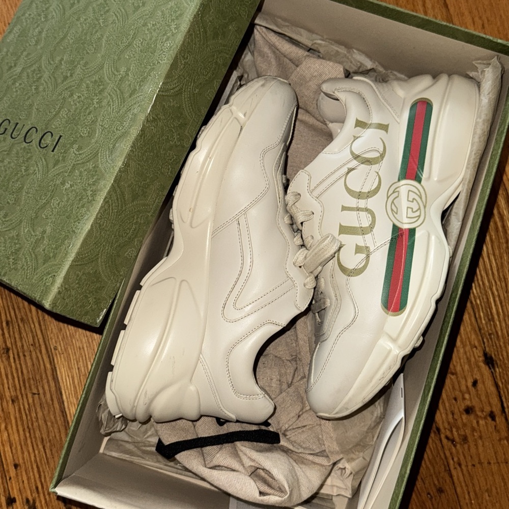 Gucci Cream Sneakers with Signature Stripe